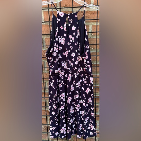 Kaileigh Floral Dress Size L EUC Perfect for Spring - Picture 4 of 4